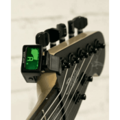--- DISCONTINUE ---Cherub WST-530 - Accordeur chromatique pour guitare et basse