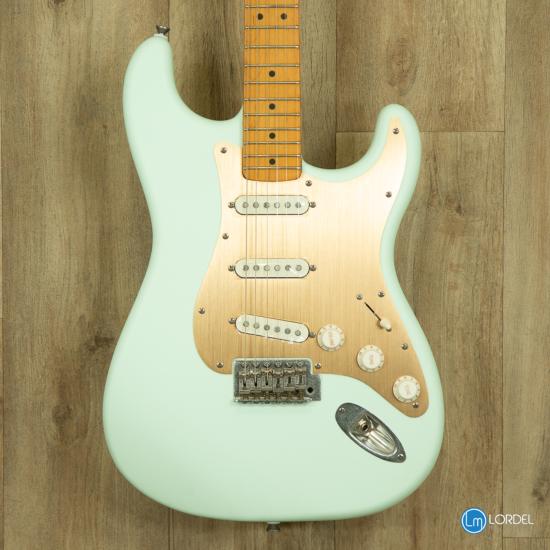 --- DISCONTINUE ---Guitare électrique Squier Stratocaster 40th anniversary vintage edition Sonic Blue