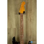 Fender Stevie Ray Vaughan Stratocaster Pau Ferro Fingerboard, 3-Color Sunburst