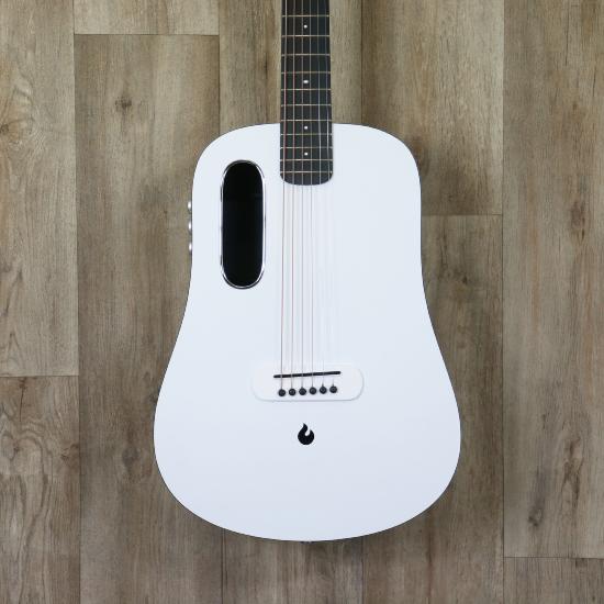 --- DISCONTINUE ---Guitare electro-acoustique Blue Lava original freeboost 36 Walnut frost white